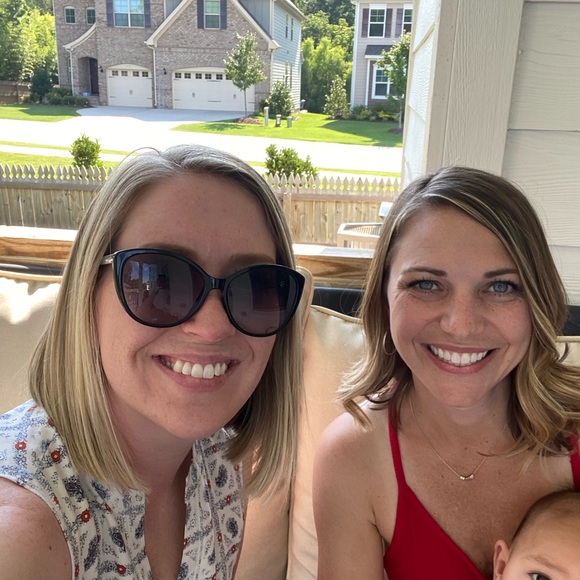 Meet your Poshers, Rachael & Leigh - Picture 3 of 4